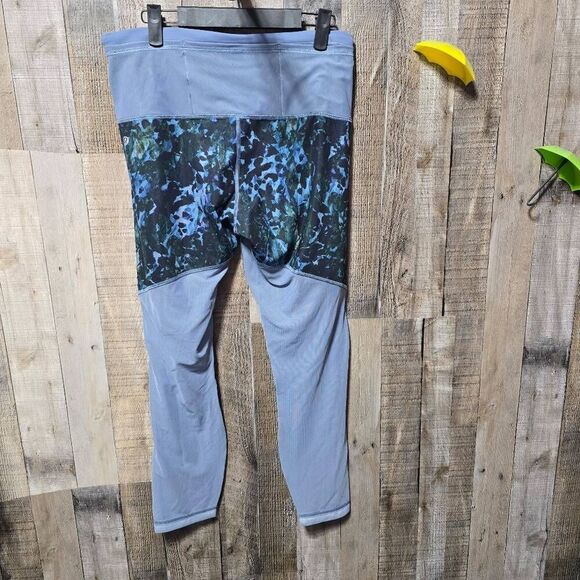 Lululemon Running in the City 7/8 Tights Blue Mesh Floral Backdrop Sz 10 - Picture 4 of 6